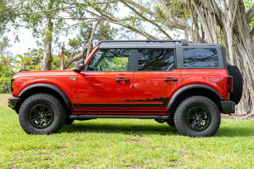2023 Ford Bronco 6th Gen - Image 2 of 21