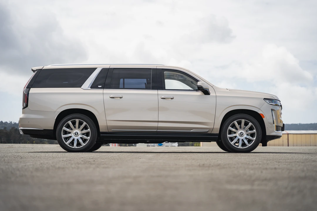 2021 Cadillac Escalade 5th Gen - Image 17 of 31