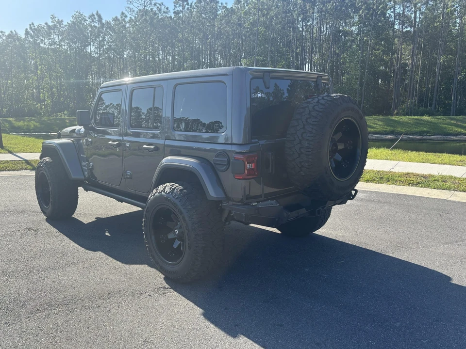 2022 Jeep JL Wrangler - Image 18 of 31