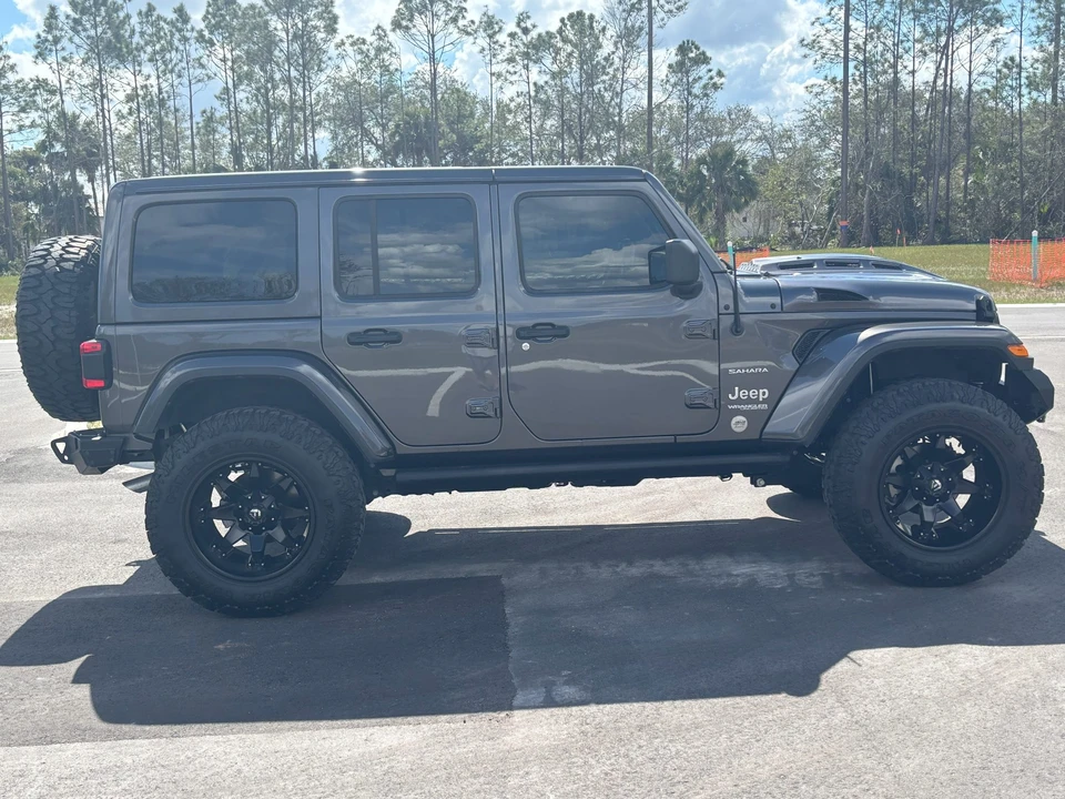 2022 Jeep JL Wrangler - Image 11 of 31