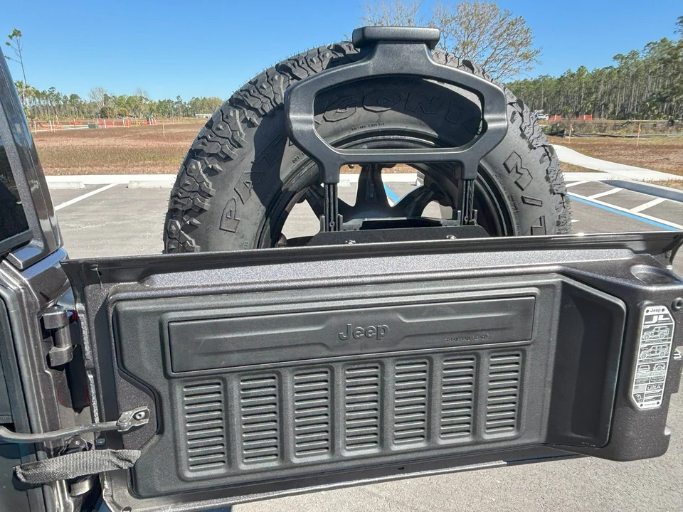 2022 Jeep JL Wrangler - Image 25 of 31
