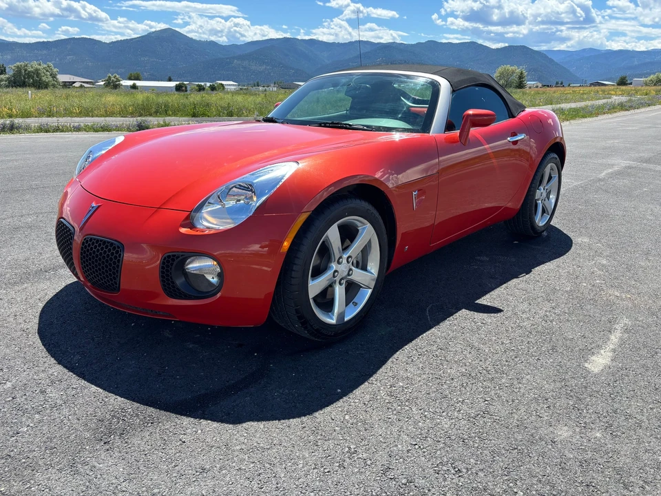 2008 Pontiac Solstice GXP - Image 2 of 31