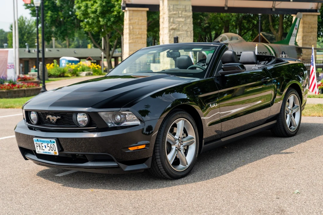 2011 Ford S197 Mustang GT - Image 2 of 31