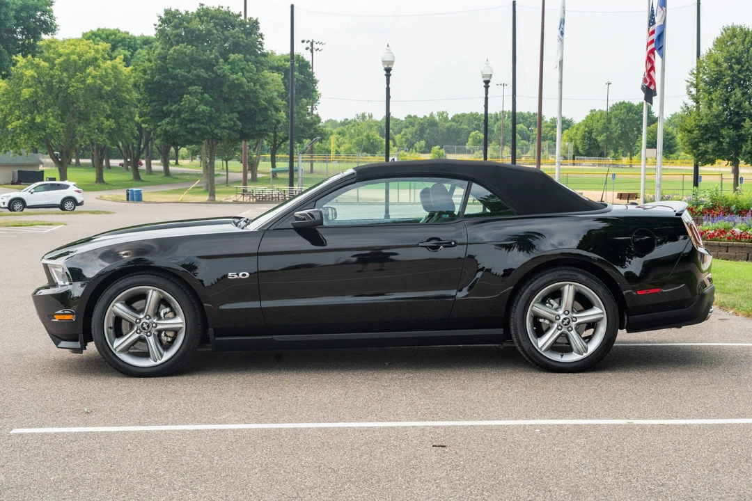 2011 Ford S197 Mustang GT - Image 16 of 31