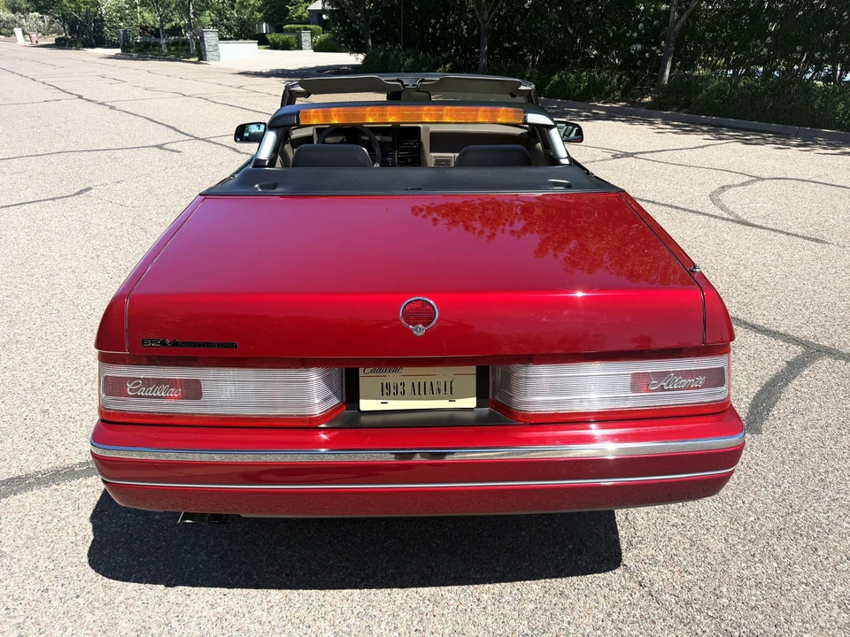 1993 Cadillac Allante - Image 11 of 31