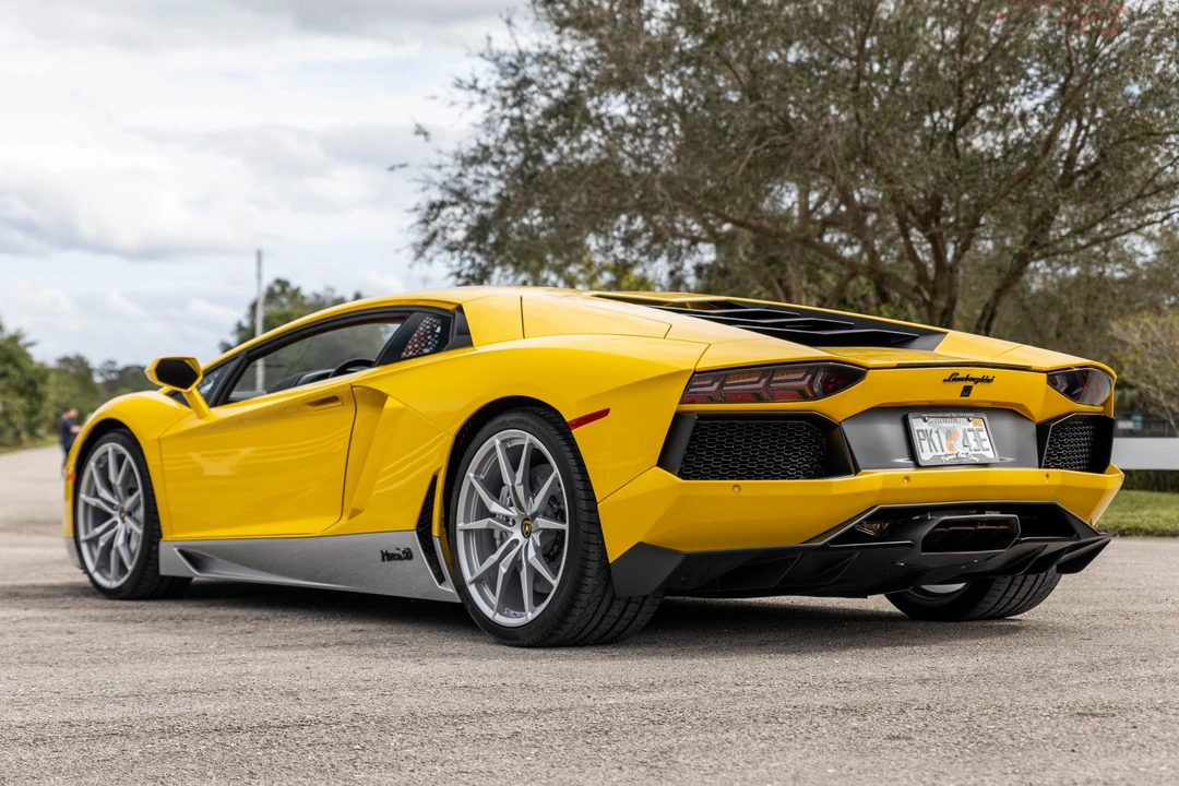 2017 Lamborghini Aventador LP700-4 - Image 3 of 31