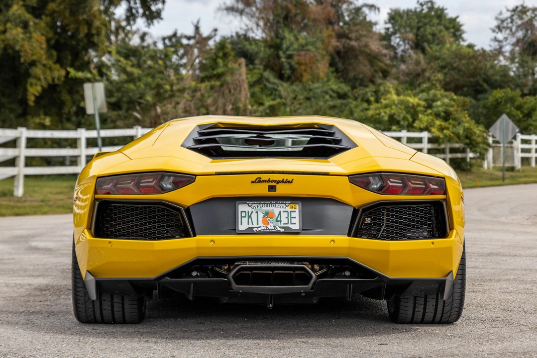 2017 Lamborghini Aventador LP700-4 - Image 4 of 31