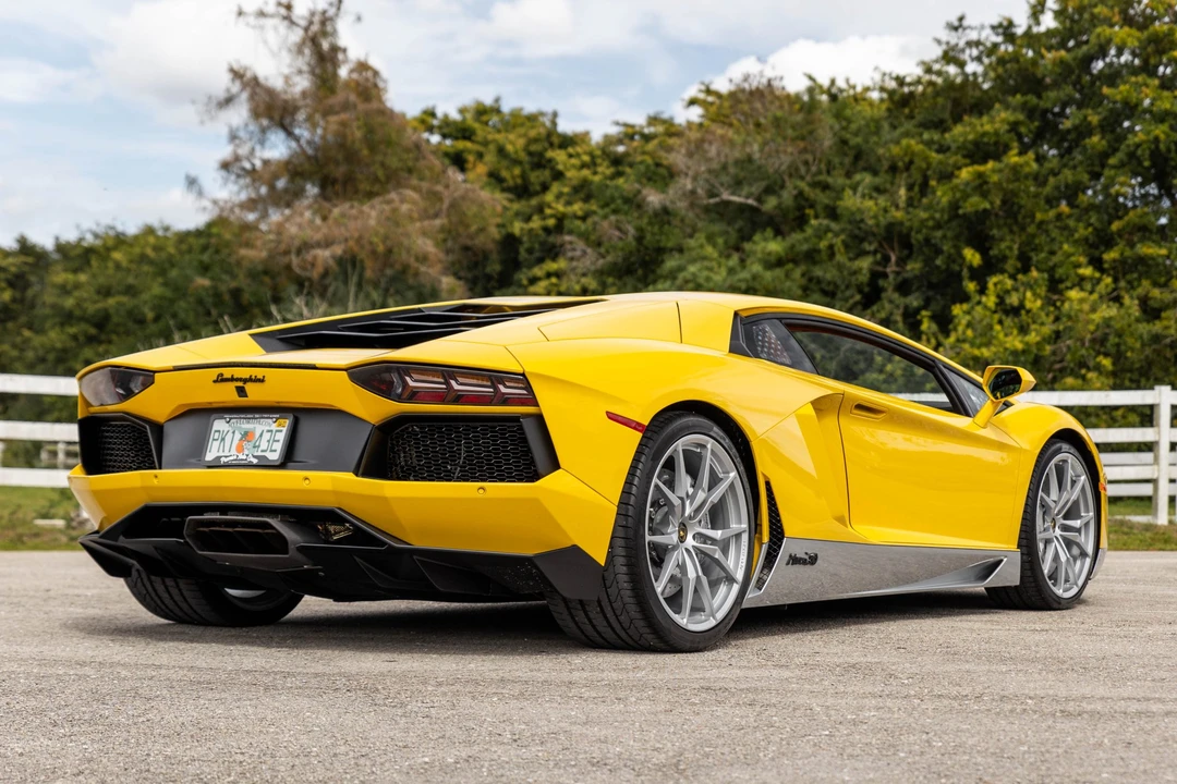 2017 Lamborghini Aventador LP700-4 - Image 5 of 31