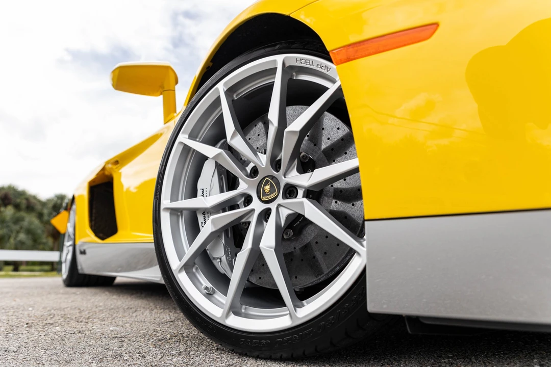 2017 Lamborghini Aventador LP700-4 - Image 28 of 31