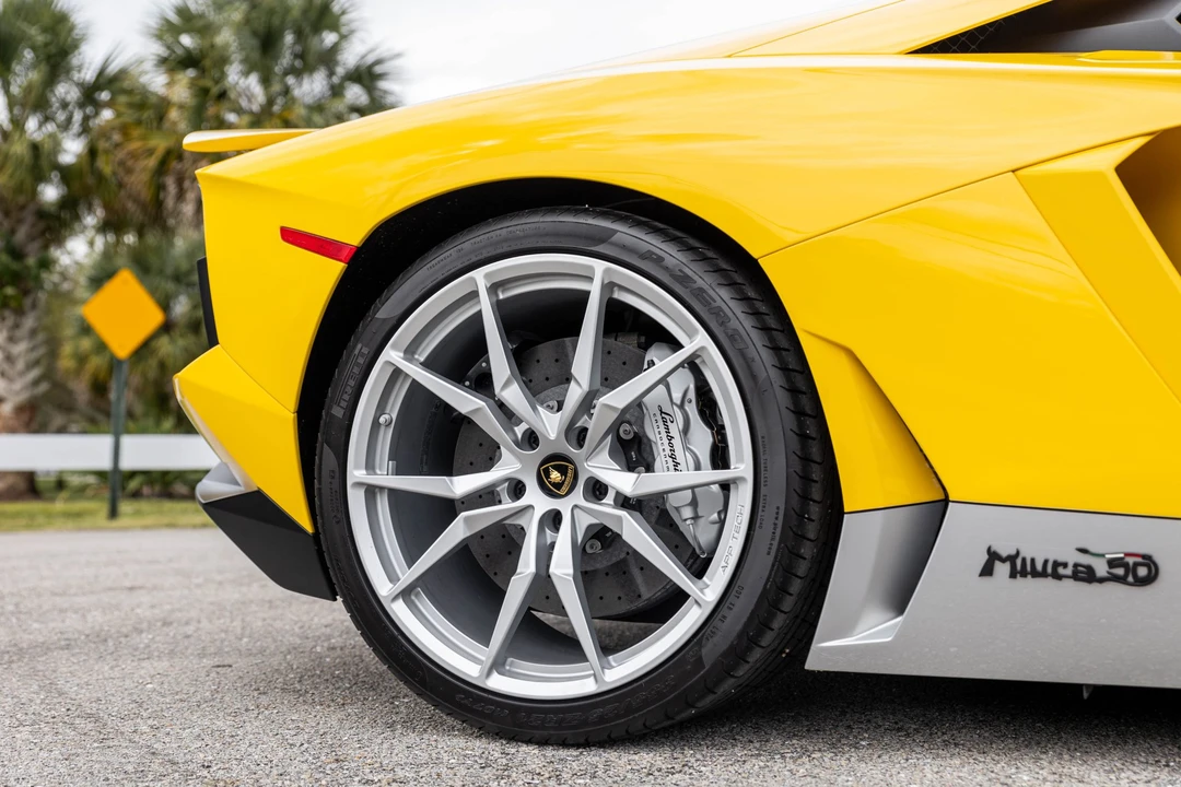 2017 Lamborghini Aventador LP700-4 - Image 21 of 31