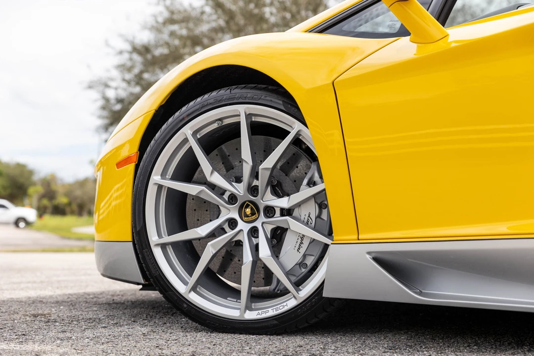 2017 Lamborghini Aventador LP700-4 - Image 12 of 31