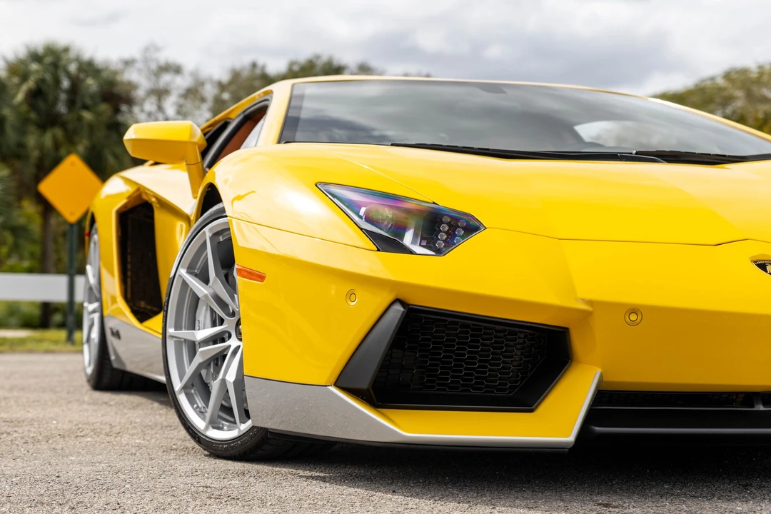 2017 Lamborghini Aventador LP700-4 - Image 9 of 31