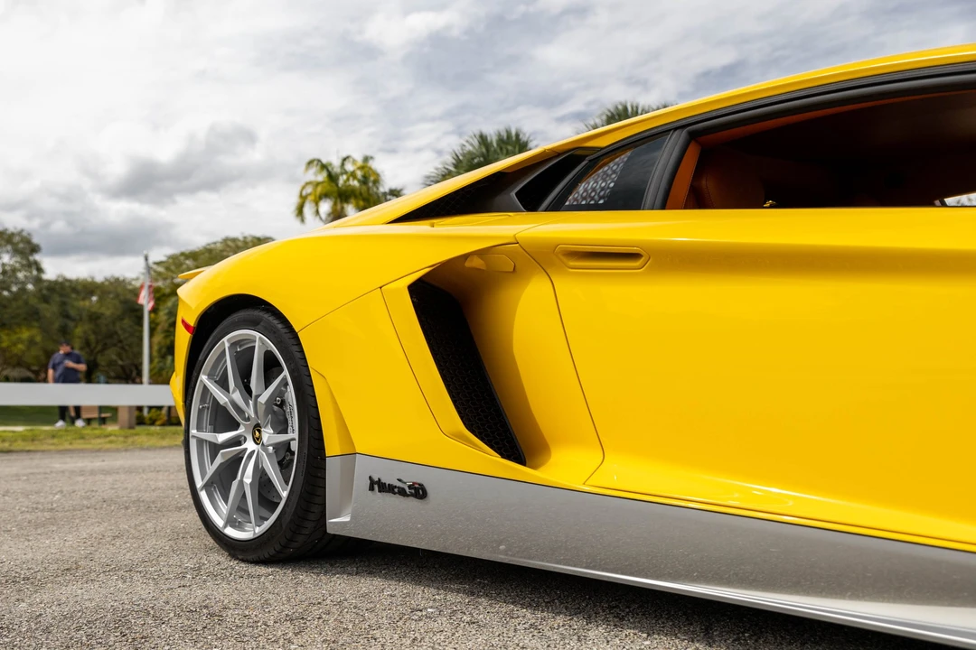 2017 Lamborghini Aventador LP700-4 - Image 22 of 31