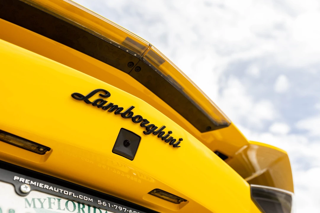 2017 Lamborghini Aventador LP700-4 - Image 17 of 31