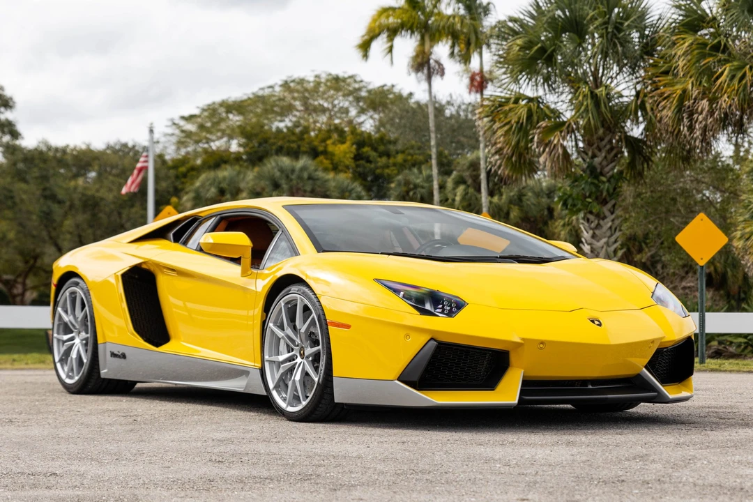 2017 Lamborghini Aventador LP700-4 - Image 7 of 31