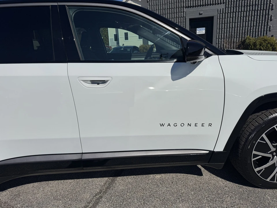 2025 Jeep Wagoneer S - Image 25 of 31