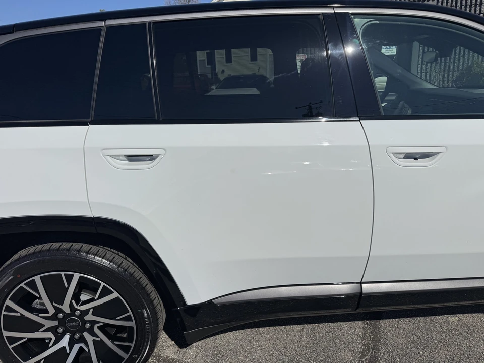 2025 Jeep Wagoneer S - Image 24 of 31
