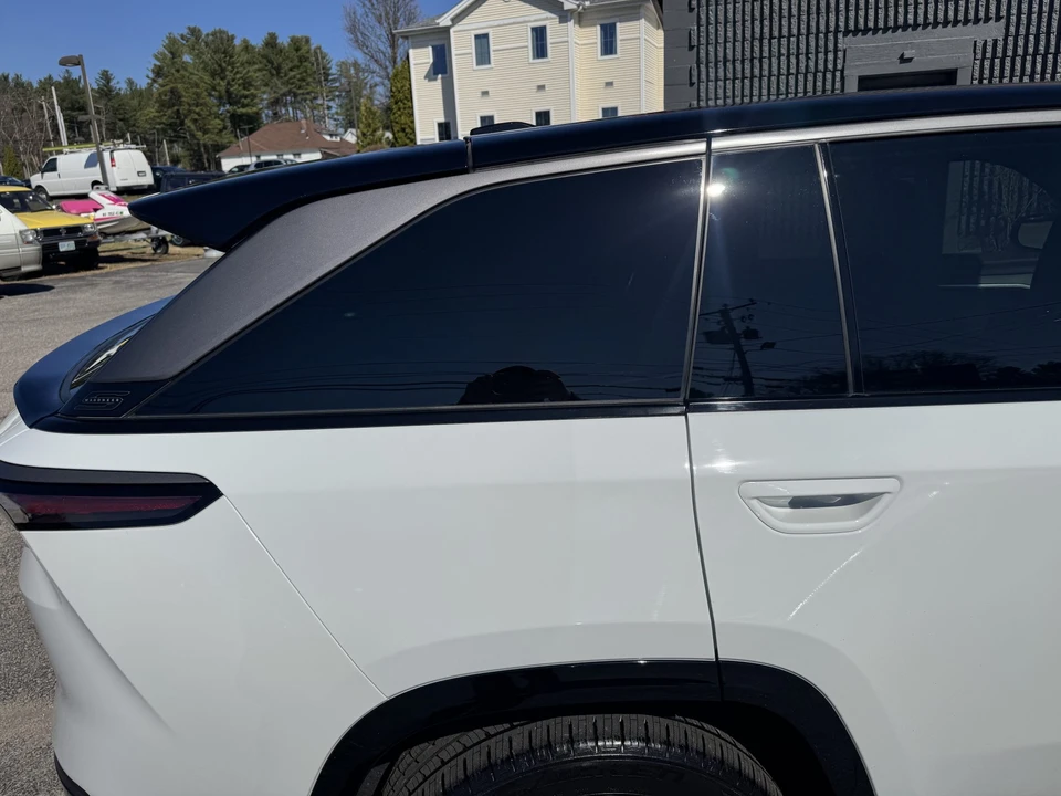 2025 Jeep Wagoneer S - Image 23 of 31