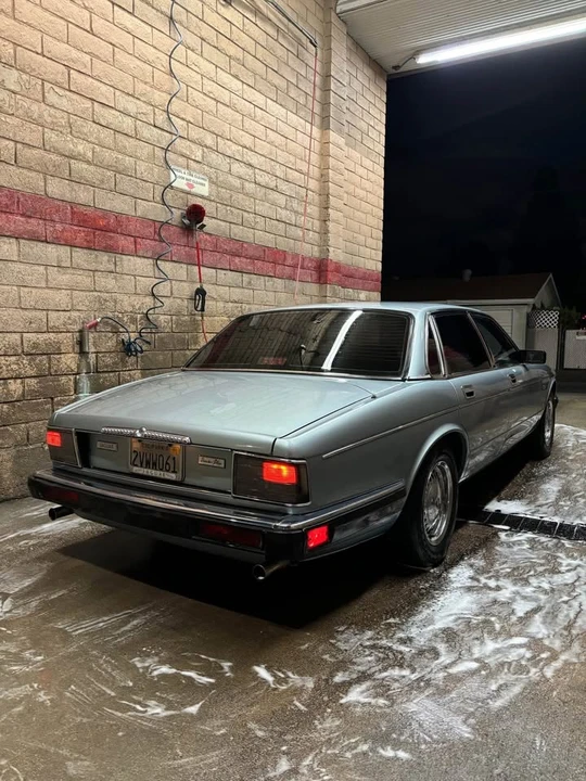 Jaguar XJ Series 3 - Image 2 of 5