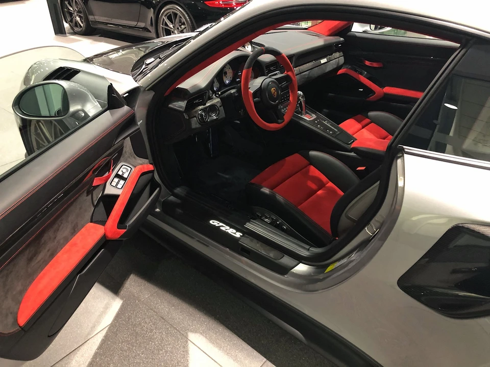 2018 Porsche 991 GT2 RS - Image 5 of 9