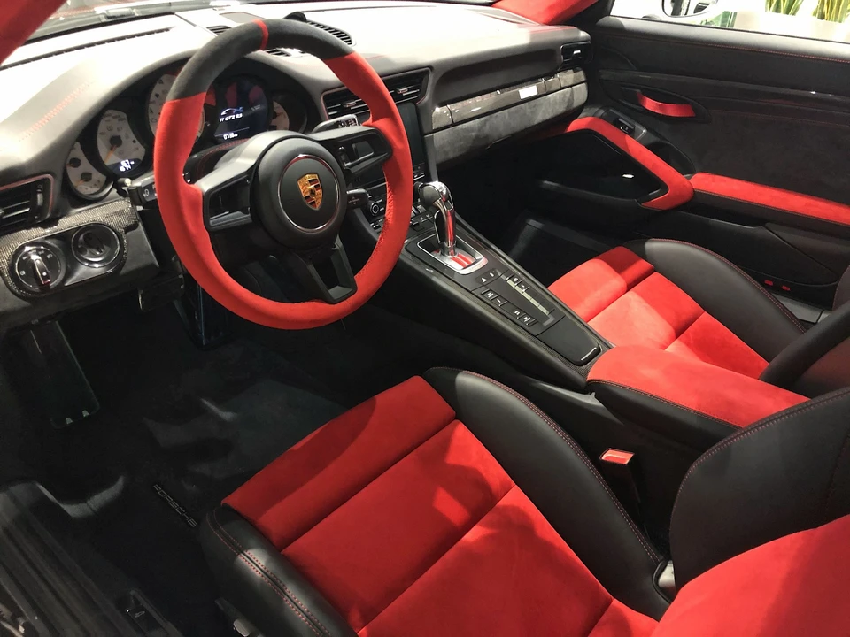 2018 Porsche 991 GT2 RS - Image 7 of 9