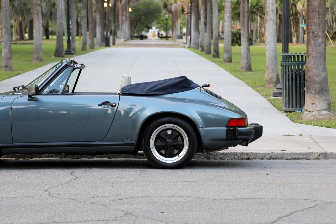 1988 Porsche 911 Carrera 3.2 - Image 16 of 31