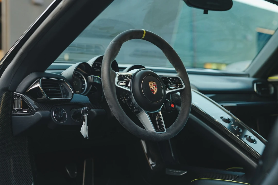 2015 Porsche 918 Spyder - Image 11 of 12