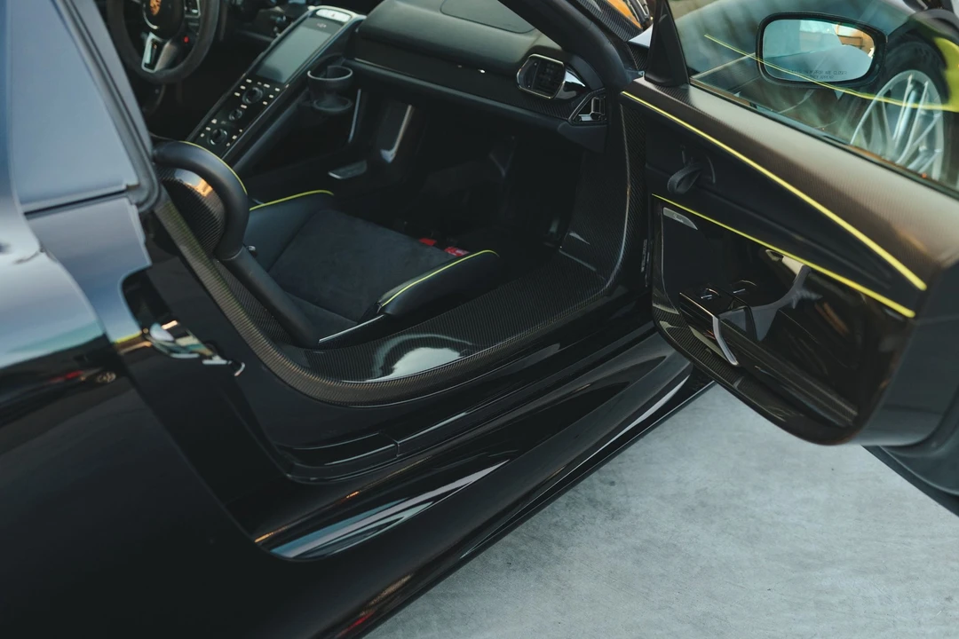 2015 Porsche 918 Spyder - Image 10 of 12