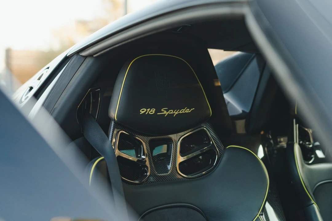 2015 Porsche 918 Spyder - Image 9 of 12