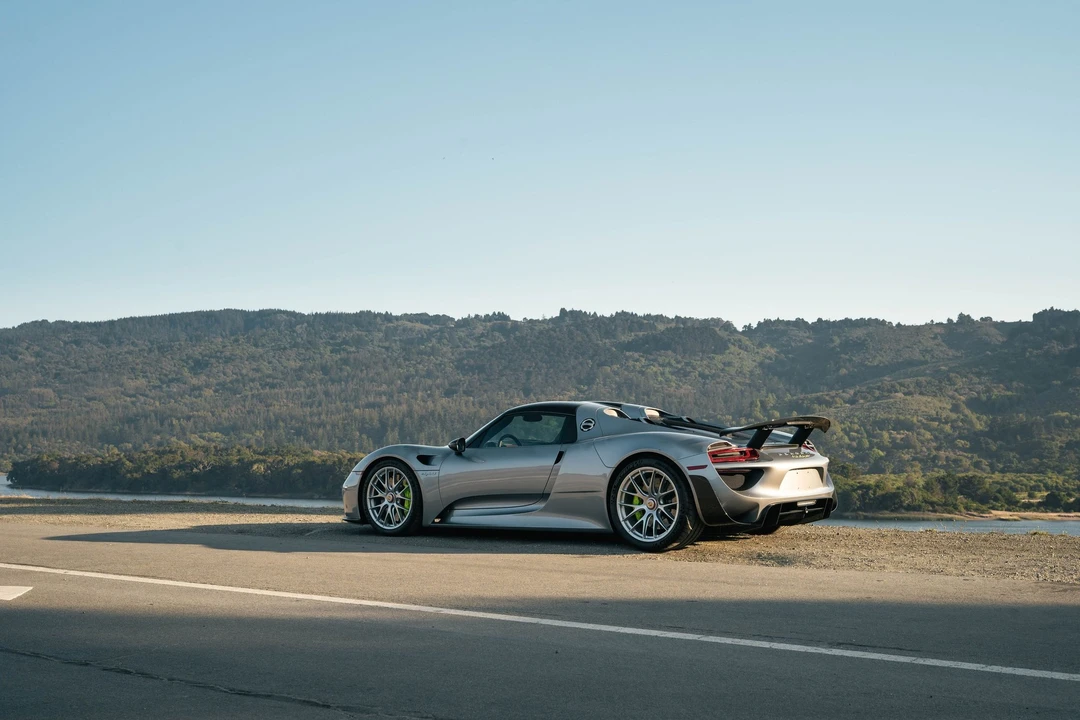 2015 Porsche 918 Spyder - Image 2 of 7