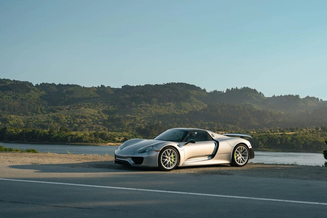 2015 Porsche 918 Spyder - Image 3 of 7
