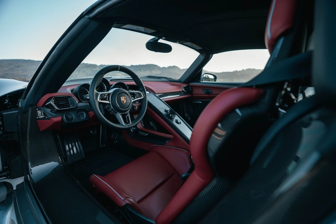 2015 Porsche 918 Spyder - Image 7 of 7
