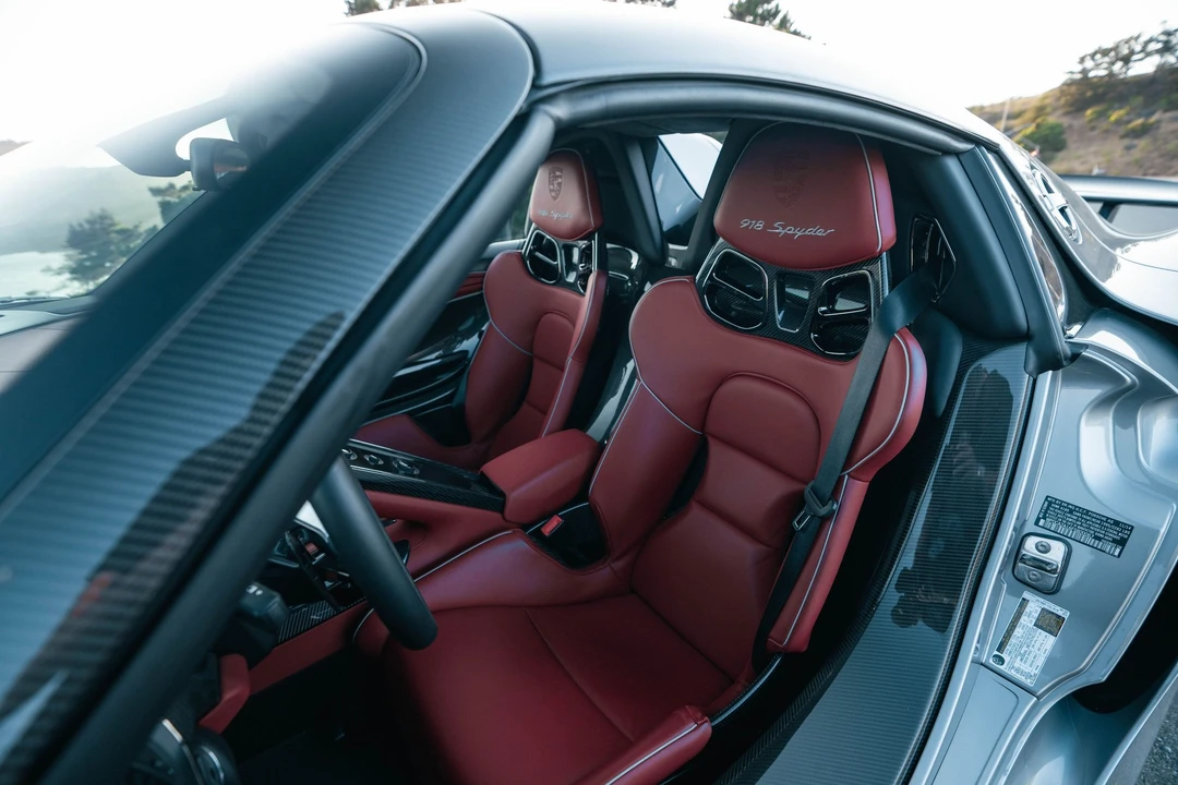 2015 Porsche 918 Spyder - Image 6 of 7