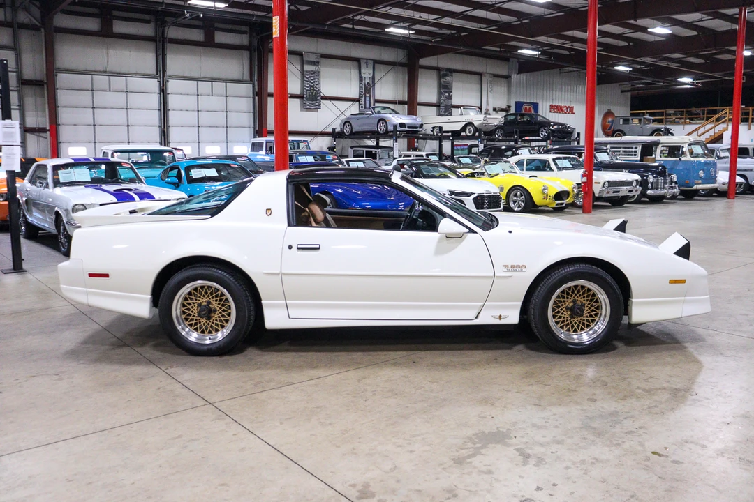 1989 Pontiac Firebird Trans Am 3rd Gen - Image 19 of 31