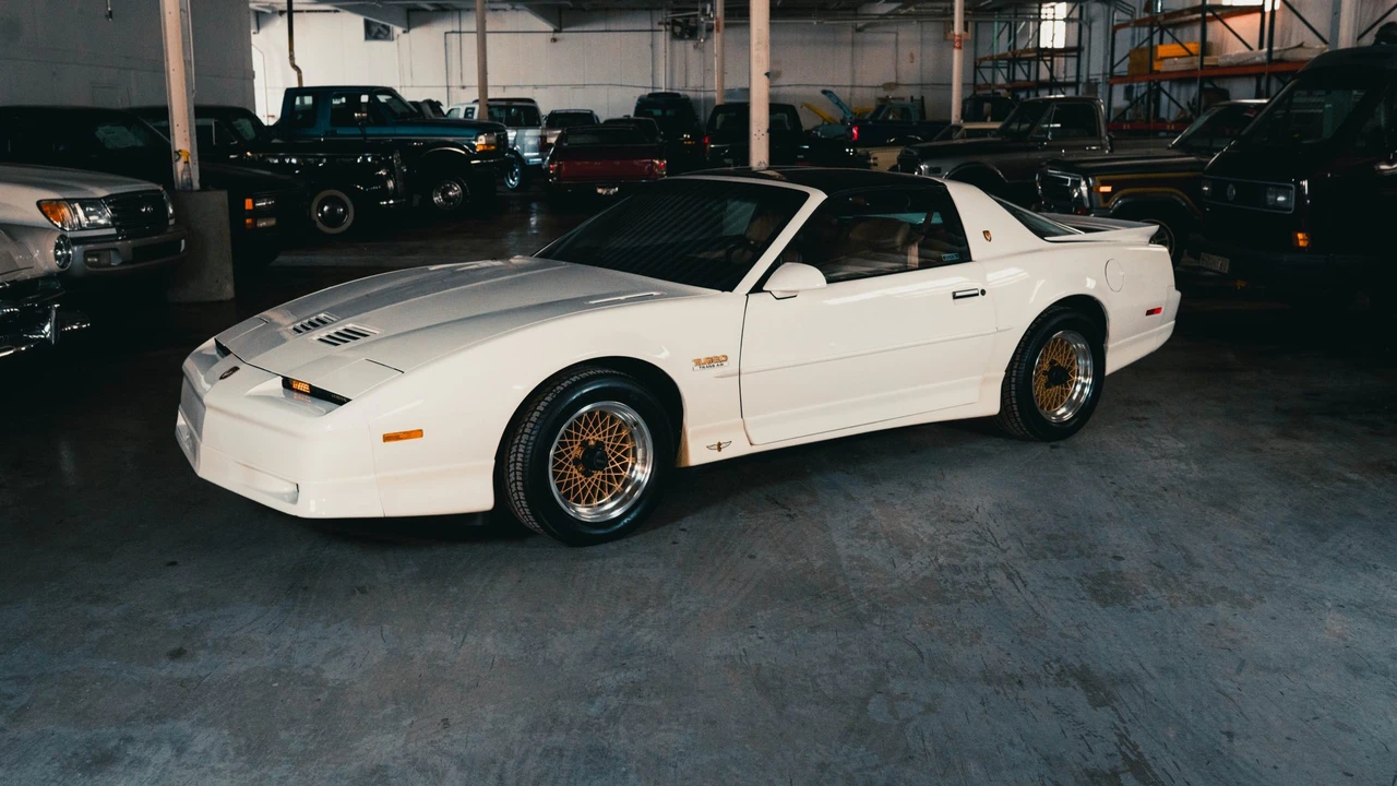1989 Pontiac Firebird Trans Am 3rd Gen - Image 5 of 31