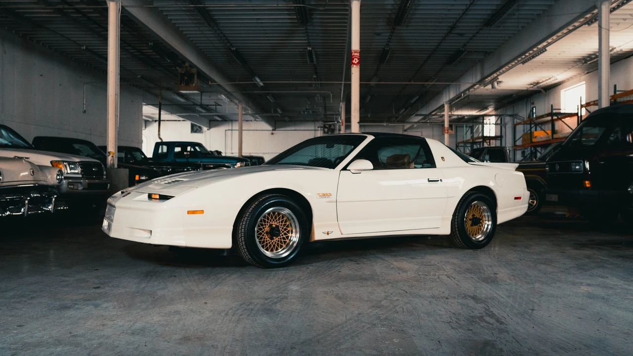 1989 Pontiac Firebird Trans Am 3rd Gen - Image 6 of 31