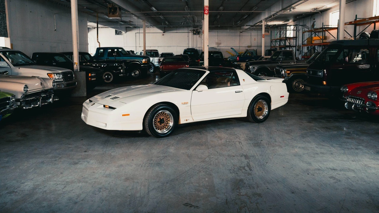 1989 Pontiac Firebird Trans Am 3rd Gen - Image 4 of 31