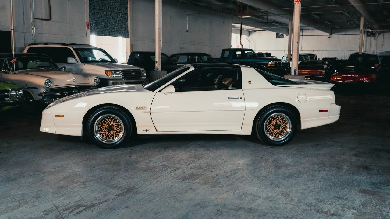 1989 Pontiac Firebird Trans Am 3rd Gen - Image 7 of 31