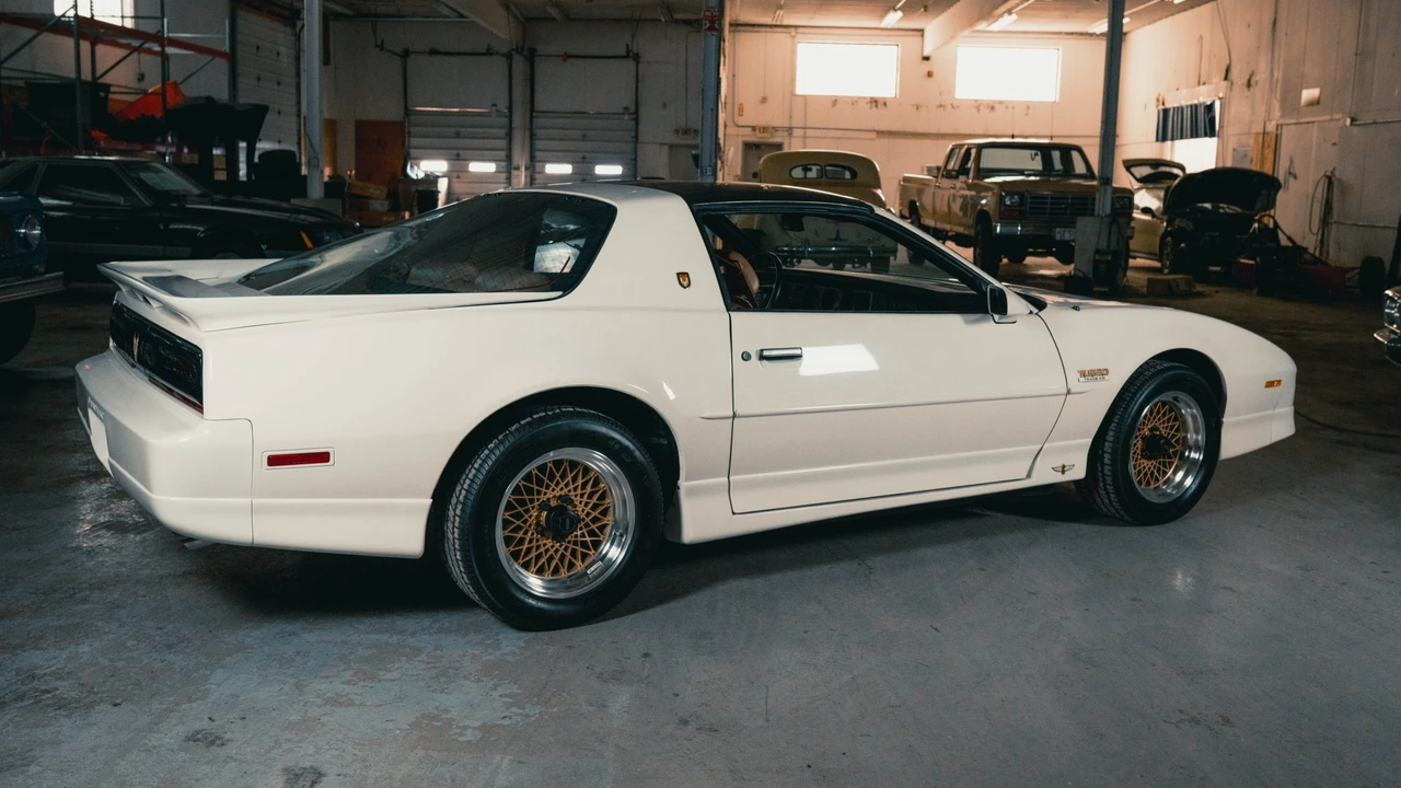 1989 Pontiac Firebird Trans Am 3rd Gen - Image 9 of 31