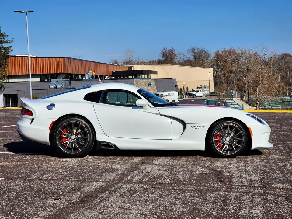 2016 Dodge Viper 5th Gen - Image 5 of 31