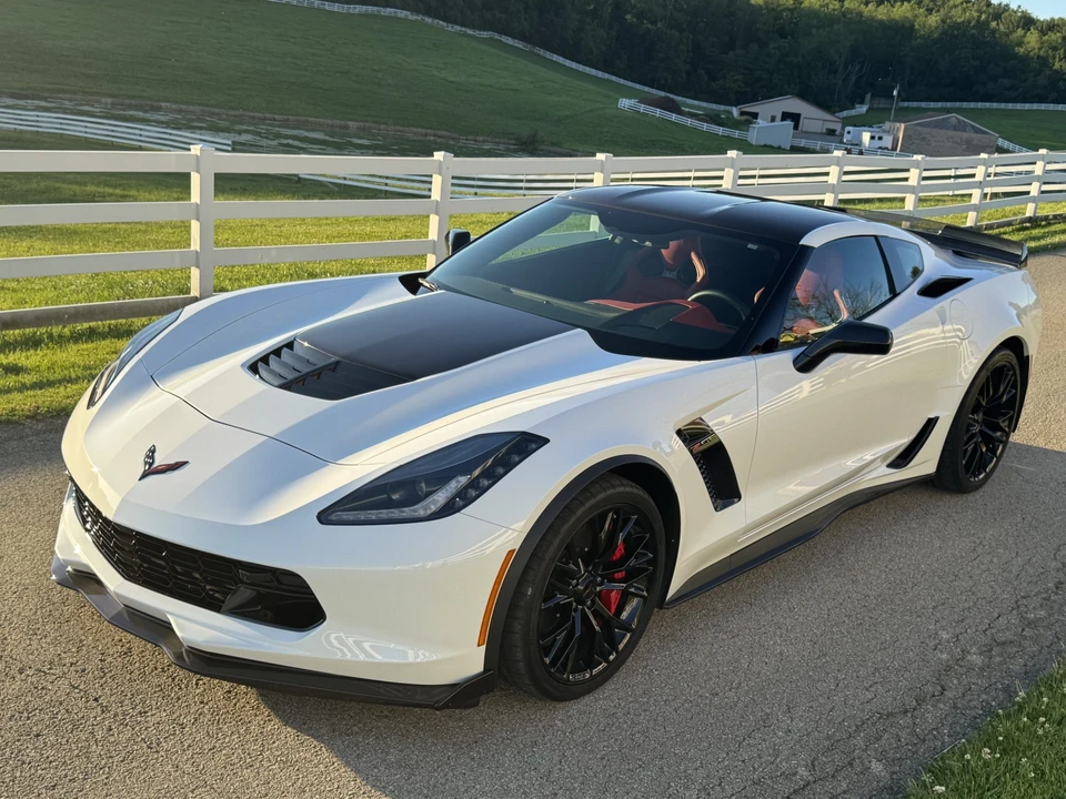 2016 Chevrolet Corvette C7 Z06 - Image 2 of 31