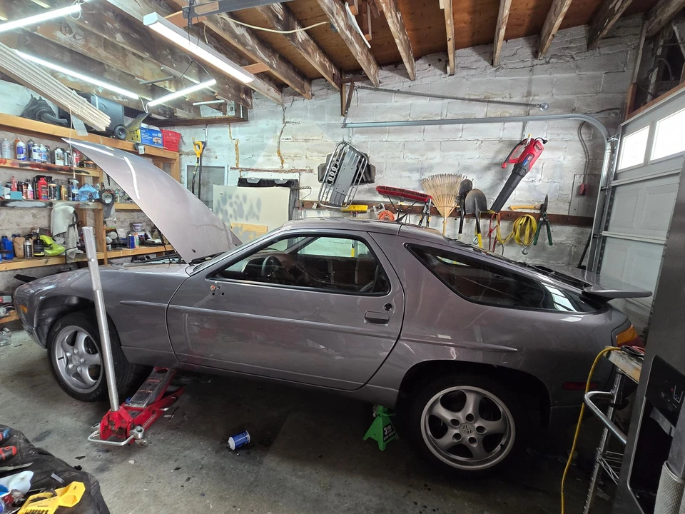 1989 Porsche 928 - Image 8 of 13
