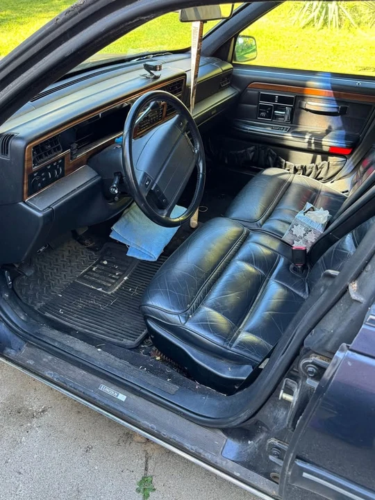 Lincoln Continental 8th Gen - Image 5 of 8