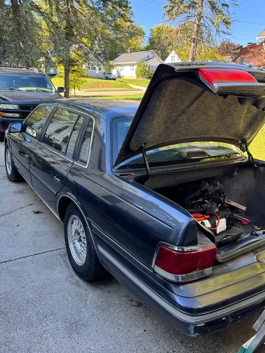 Lincoln Continental 8th Gen - Image 7 of 8