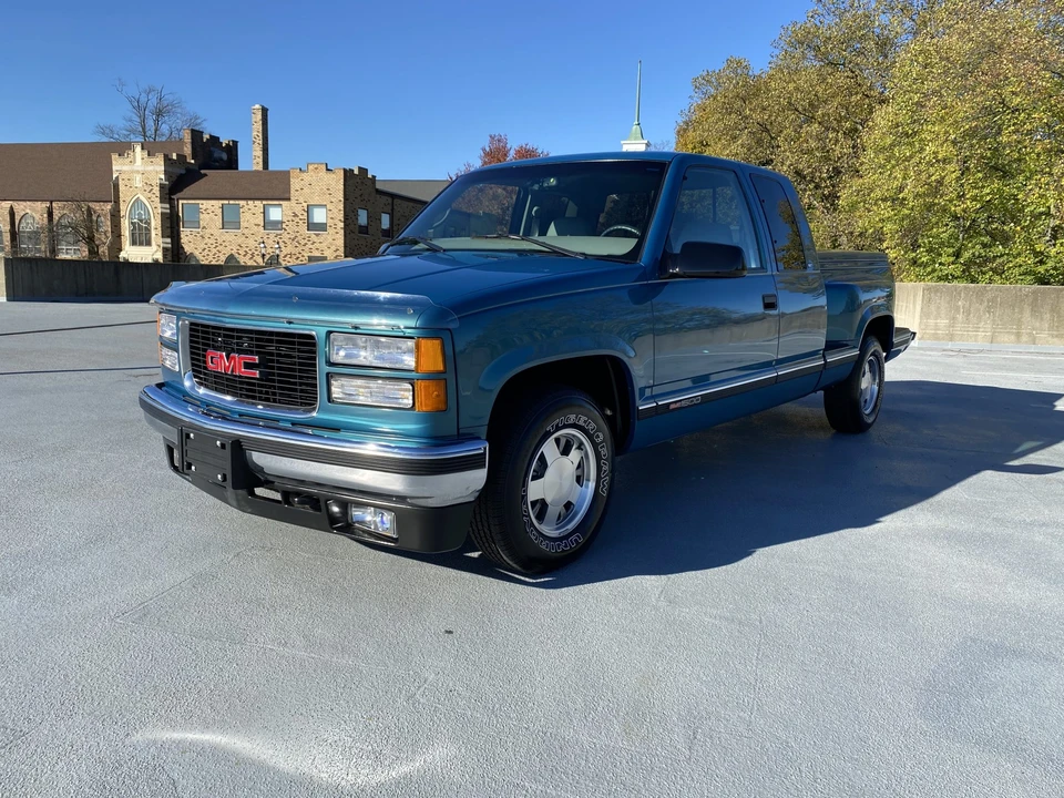 1997 GMC Sierra 1st Gen - Image 2 of 31