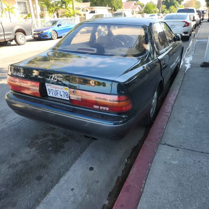 1993 Lexus ES 2nd Gen - Image 2 of 10