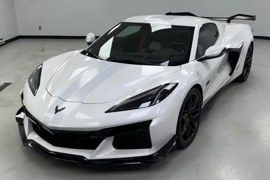 2023 Chevrolet Corvette Z06 Coupe 3LZ Z07 70th Anniversary Edition