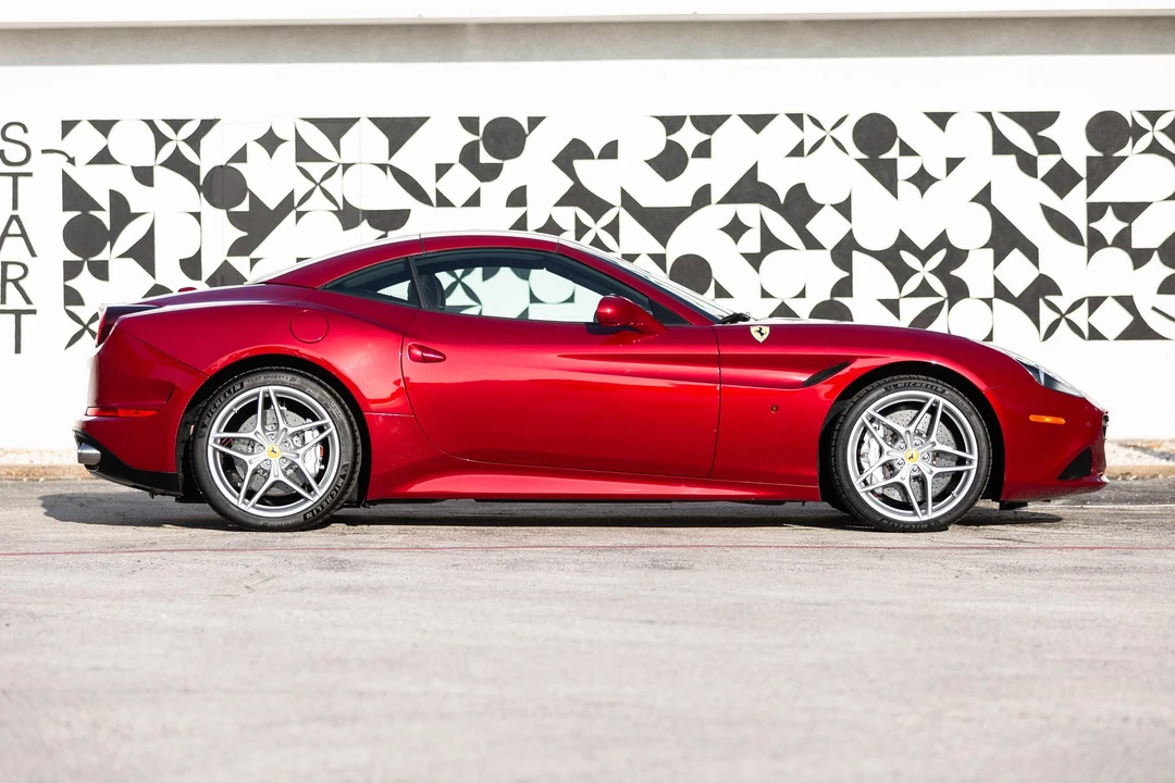 2016 Ferrari California T - Image 10 of 31