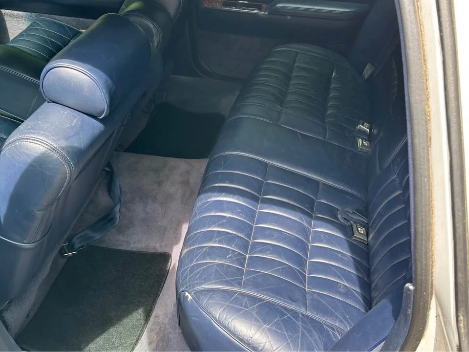 Lincoln Town Car - Image 6 of 10