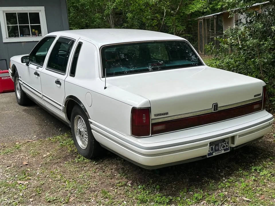 Lincoln Town Car - Image 4 of 10